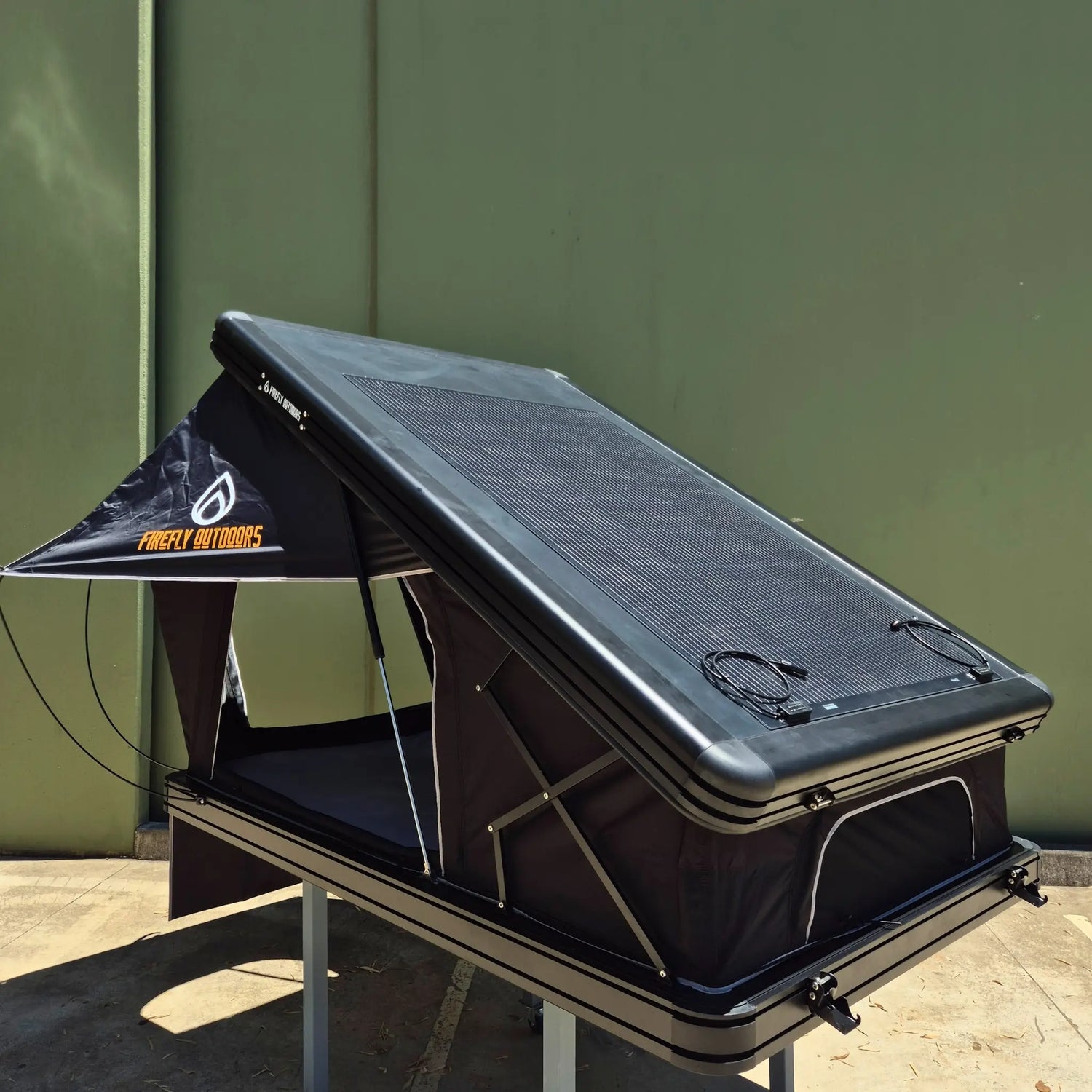 X-Fire Hardshell Rooftop Tent + 300W Solar