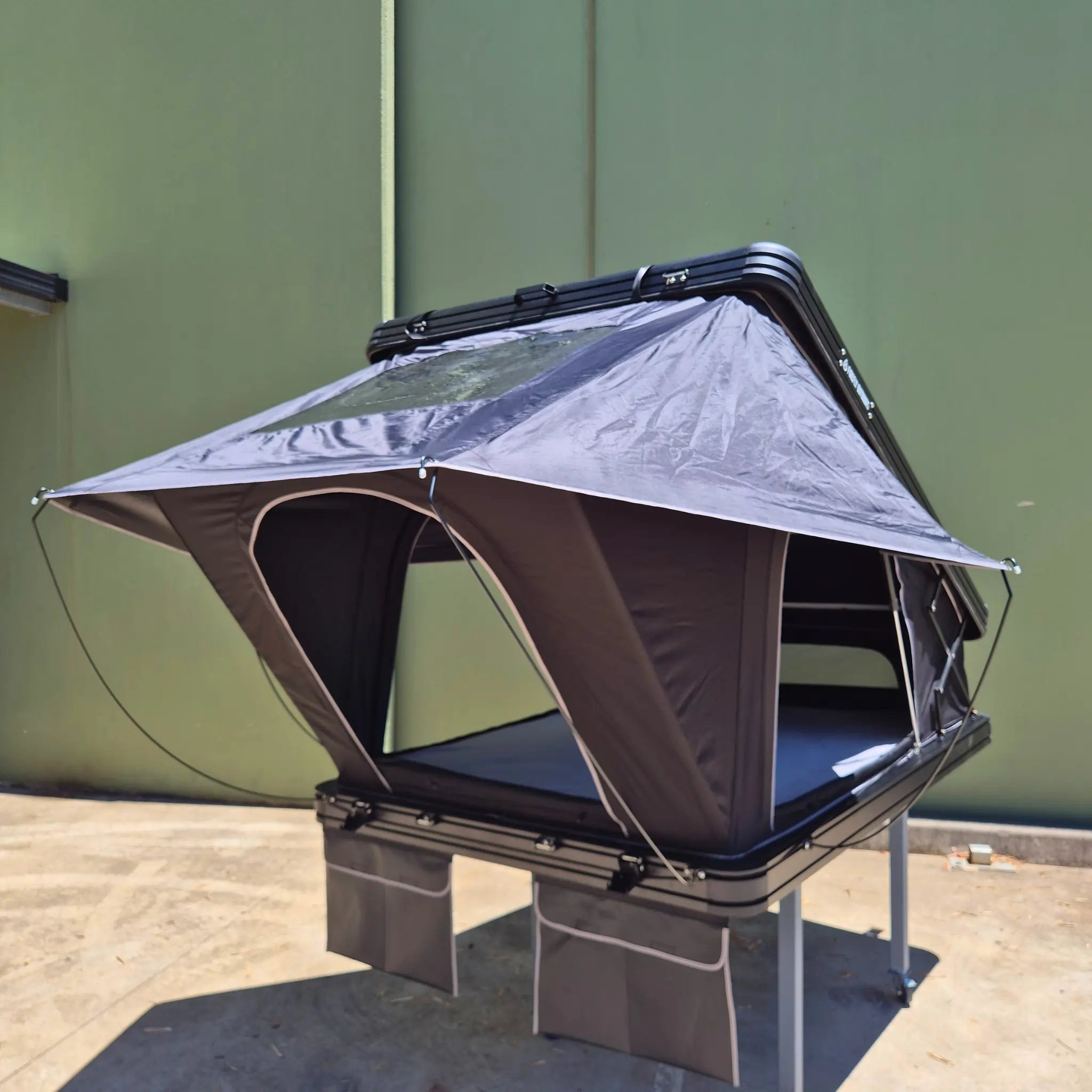 X-Fire Hardshell Rooftop Tent + 300W Solar