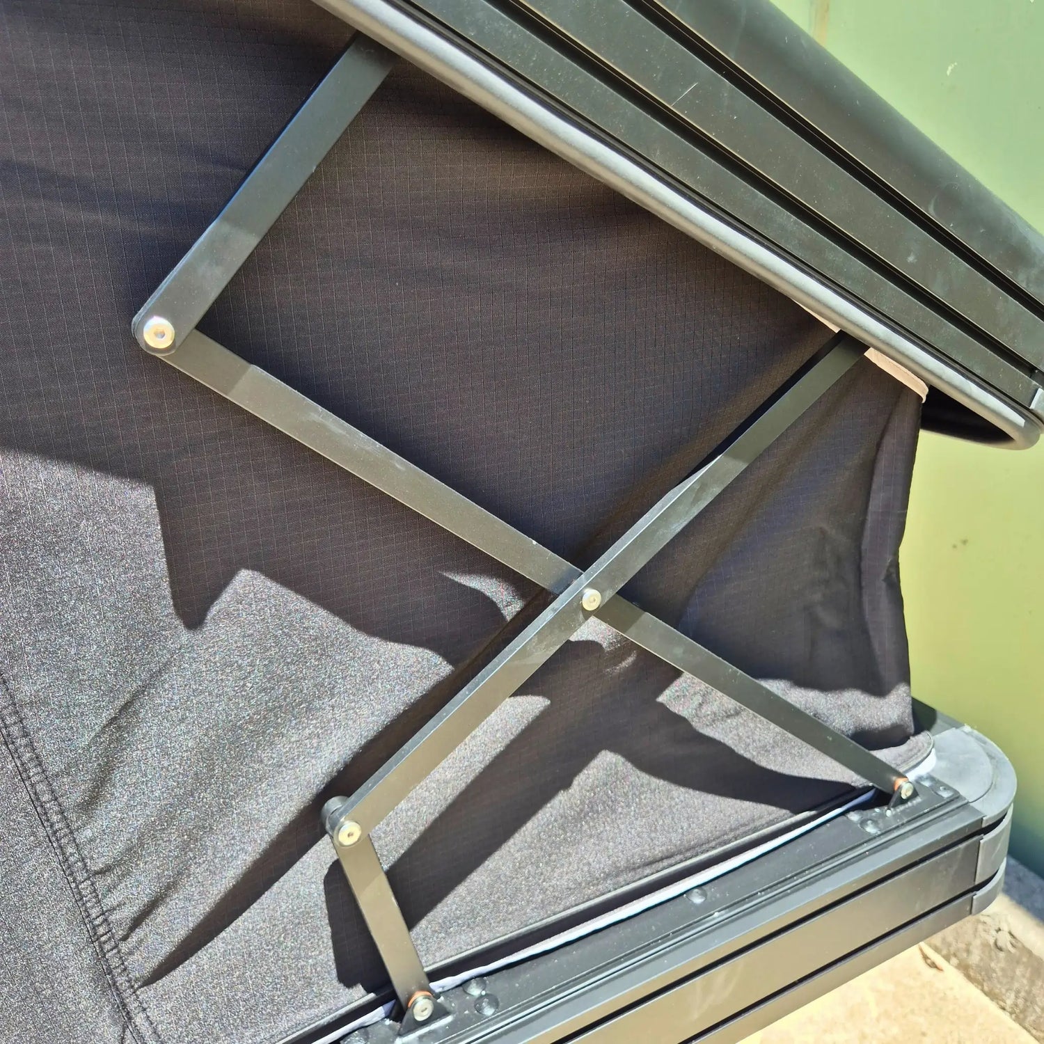 X-Fire Hardshell Rooftop Tent + 300W Solar
